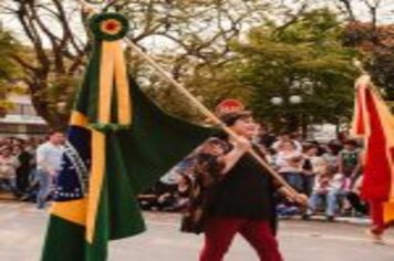 Foto - DESFILE CIVICO CULTURAL FICOU NA HISTÓRIA DOS 60 ANOS DO MUNICÍPIO