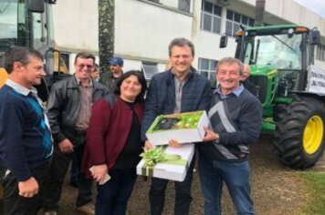 Foto - DEPUTADO GIOVANI CHERINI OFICIALIZA ENTREGA DE MÁQUINA