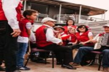 Foto - DESFILE CIVICO CULTURAL FICOU NA HISTÓRIA DOS 60 ANOS DO MUNICÍPIO