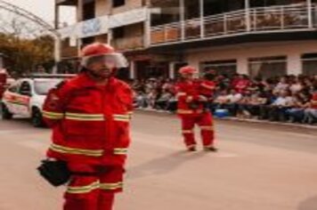 Foto - DESFILE CIVICO CULTURAL FICOU NA HISTÓRIA DOS 60 ANOS DO MUNICÍPIO