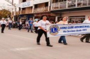 Foto - DESFILE CIVICO CULTURAL FICOU NA HISTÓRIA DOS 60 ANOS DO MUNICÍPIO