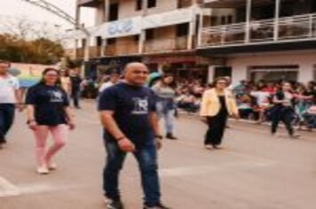 Foto - DESFILE CIVICO CULTURAL FICOU NA HISTÓRIA DOS 60 ANOS DO MUNICÍPIO