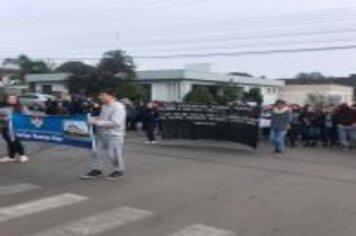 Foto - CAMINHADA DE VALORIZAÇÃO A VIDA MARCOU A MANHÃ COM CENTENAS DE PARTICIPANTES