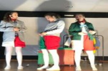 Foto - APRESENTAÇÃO TEATRAL OCORREU EM TRÊS TURNOS PARA QUE TODA POPULAÇÃO PUDESSE ASSISTIR