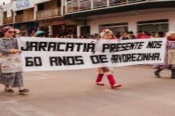 Foto - DESFILE CIVICO CULTURAL FICOU NA HISTÓRIA DOS 60 ANOS DO MUNICÍPIO