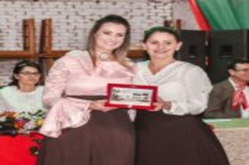 Foto - PREFEITO E VICE-PREFEITA PARTICIPAM DE HOMENAGEM AS MULHERES TRADICIONALISTAS DO MUNICÍPIO