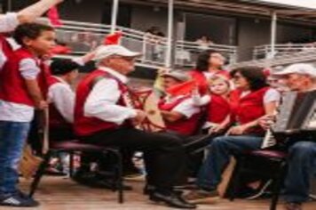 Foto - DESFILE CIVICO CULTURAL FICOU NA HISTÓRIA DOS 60 ANOS DO MUNICÍPIO