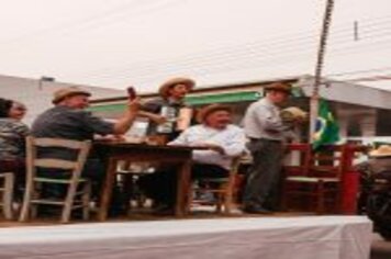 Foto - DESFILE CIVICO CULTURAL FICOU NA HISTÓRIA DOS 60 ANOS DO MUNICÍPIO