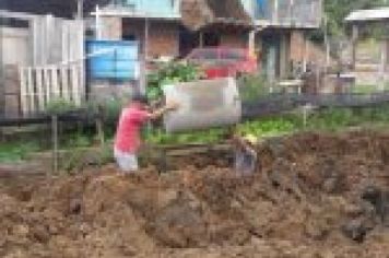 Foto - INVESTIMENTOS NA CONSTRUÇÃO DE REDE DE ESGOTO ESTÃO SENDO REALIZADOS