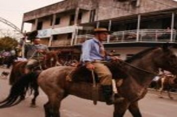 Foto - DESFILE CIVICO CULTURAL FICOU NA HISTÓRIA DOS 60 ANOS DO MUNICÍPIO