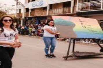 Foto - DESFILE CIVICO CULTURAL FICOU NA HISTÓRIA DOS 60 ANOS DO MUNICÍPIO