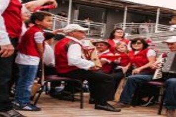 Foto - DESFILE CIVICO CULTURAL FICOU NA HISTÓRIA DOS 60 ANOS DO MUNICÍPIO