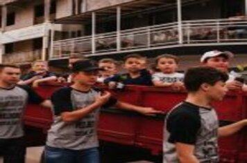 Foto - DESFILE CIVICO CULTURAL FICOU NA HISTÓRIA DOS 60 ANOS DO MUNICÍPIO