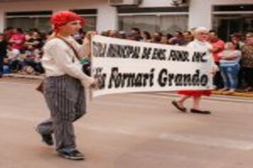 Foto - DESFILE CIVICO CULTURAL FICOU NA HISTÓRIA DOS 60 ANOS DO MUNICÍPIO