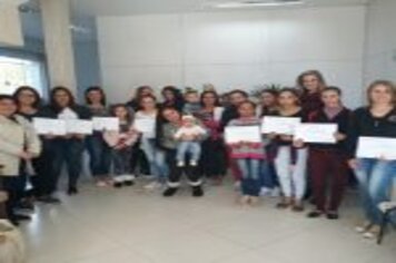 Foto - CURSO DE MANICURE E PEDICURE FOI CONCLUÍDO ONTEM