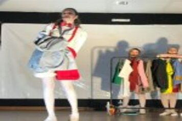 Foto - APRESENTAÇÃO TEATRAL OCORREU EM TRÊS TURNOS PARA QUE TODA POPULAÇÃO PUDESSE ASSISTIR