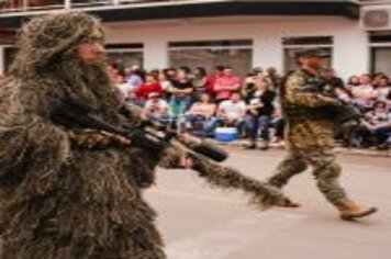 Foto - DESFILE CIVICO CULTURAL FICOU NA HISTÓRIA DOS 60 ANOS DO MUNICÍPIO