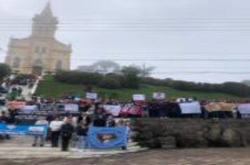 Foto - CAMINHADA DE VALORIZAÇÃO A VIDA MARCOU A MANHÃ COM CENTENAS DE PARTICIPANTES