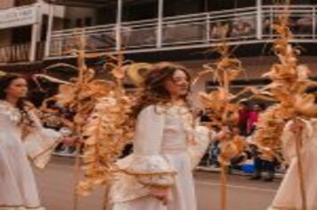 Foto - DESFILE CIVICO CULTURAL FICOU NA HISTÓRIA DOS 60 ANOS DO MUNICÍPIO