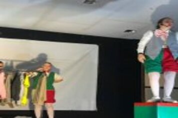 Foto - APRESENTAÇÃO TEATRAL OCORREU EM TRÊS TURNOS PARA QUE TODA POPULAÇÃO PUDESSE ASSISTIR