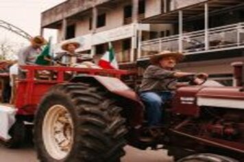 Foto - DESFILE CIVICO CULTURAL FICOU NA HISTÓRIA DOS 60 ANOS DO MUNICÍPIO