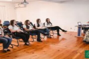 Foto - ESCOLA DO CHIMARRÃO PROPORCIONA CONHECIMENTO AS CANDIDATAS A CORTE DE SOBERANAS