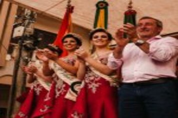 Foto - DESFILE CIVICO CULTURAL FICOU NA HISTÓRIA DOS 60 ANOS DO MUNICÍPIO