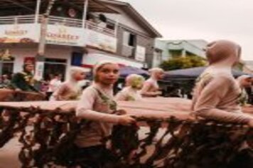 Foto - DESFILE CIVICO CULTURAL FICOU NA HISTÓRIA DOS 60 ANOS DO MUNICÍPIO