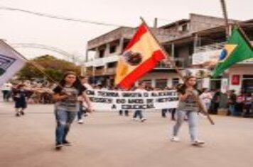 Foto - DESFILE CIVICO CULTURAL FICOU NA HISTÓRIA DOS 60 ANOS DO MUNICÍPIO