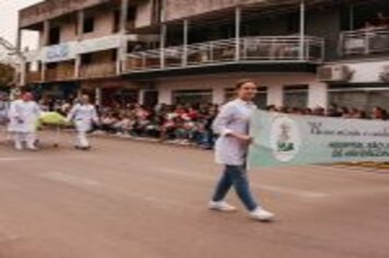 Foto - DESFILE CIVICO CULTURAL FICOU NA HISTÓRIA DOS 60 ANOS DO MUNICÍPIO