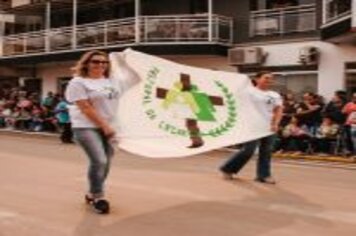 Foto - DESFILE CIVICO CULTURAL FICOU NA HISTÓRIA DOS 60 ANOS DO MUNICÍPIO