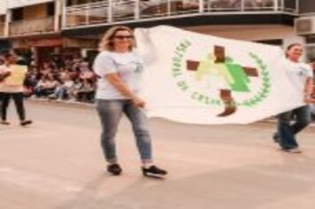 Foto - DESFILE CIVICO CULTURAL FICOU NA HISTÓRIA DOS 60 ANOS DO MUNICÍPIO