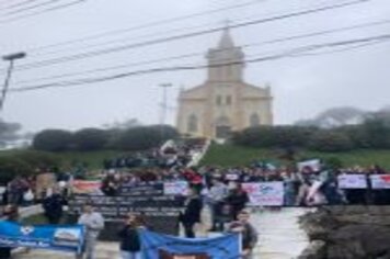 Foto - CAMINHADA DE VALORIZAÇÃO A VIDA MARCOU A MANHÃ COM CENTENAS DE PARTICIPANTES