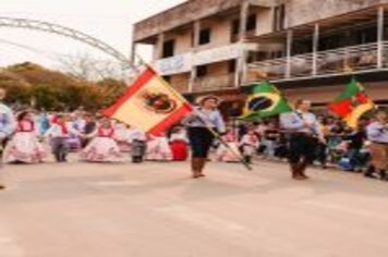 Foto - DESFILE CIVICO CULTURAL FICOU NA HISTÓRIA DOS 60 ANOS DO MUNICÍPIO