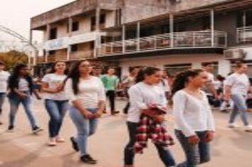 Foto - DESFILE CIVICO CULTURAL FICOU NA HISTÓRIA DOS 60 ANOS DO MUNICÍPIO