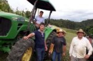 Foto - SECRETÁRIO DA AGRICULTURA, ECOLOGIA E MEIO AMBIENTE ACOMPANHA TRABALHOS JUNTO AS COMUNIDADES