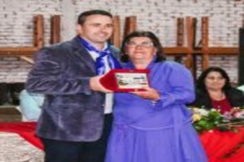 Foto - PREFEITO E VICE-PREFEITA PARTICIPAM DE HOMENAGEM AS MULHERES TRADICIONALISTAS DO MUNICÍPIO