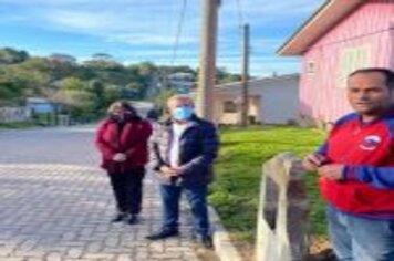 Foto - TRÊS IMPORTANTES RUAS RECEBEM PAVIMENTAÇÃO NO BAIRRO NOSSA SENHORA DAS GRAÇAS