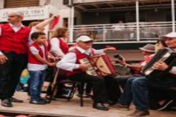 Foto - DESFILE CIVICO CULTURAL FICOU NA HISTÓRIA DOS 60 ANOS DO MUNICÍPIO