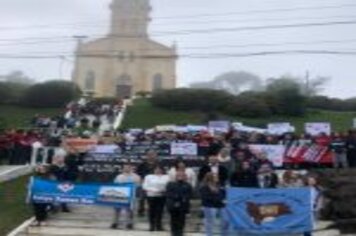 Foto - CAMINHADA DE VALORIZAÇÃO A VIDA MARCOU A MANHÃ COM CENTENAS DE PARTICIPANTES