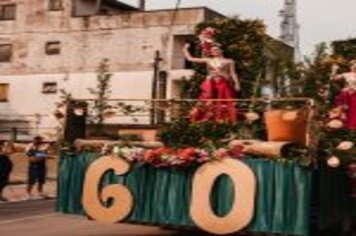 Foto - DESFILE CIVICO CULTURAL FICOU NA HISTÓRIA DOS 60 ANOS DO MUNICÍPIO