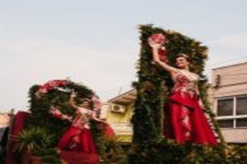 Foto - DESFILE CIVICO CULTURAL FICOU NA HISTÓRIA DOS 60 ANOS DO MUNICÍPIO