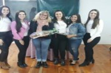 Foto - OFICINA DE ETIQUETA FOI TEMA DE MAIS UM ENCONTRO DAS CANDIDATAS A CORTE DA 10ª FEMATE E DO MUNICÍPIO