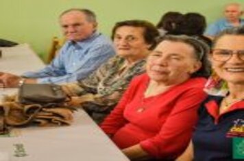 Foto - ENCONTRO REGIONAL DA MELHOR IDADE DO GRUPO RENASCER REÚNE IDOSOS DE DIFERENTES CIDADES