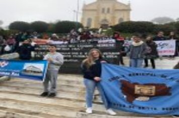 Foto - CAMINHADA DE VALORIZAÇÃO A VIDA MARCOU A MANHÃ COM CENTENAS DE PARTICIPANTES