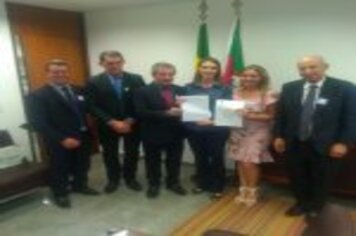 Foto - PREFEITO ACOMPANHADO DOS VEREADORES DA BANCA DO PDT ESTIVERAM EM BRASÍLIA