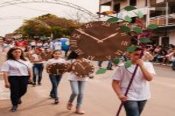 Foto - DESFILE CIVICO CULTURAL FICOU NA HISTÓRIA DOS 60 ANOS DO MUNICÍPIO