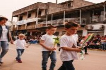 Foto - DESFILE CIVICO CULTURAL FICOU NA HISTÓRIA DOS 60 ANOS DO MUNICÍPIO