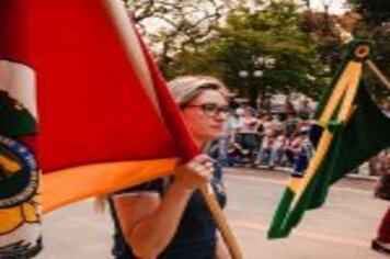 Foto - DESFILE CIVICO CULTURAL FICOU NA HISTÓRIA DOS 60 ANOS DO MUNICÍPIO