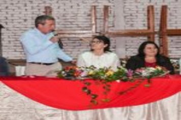 Foto - PREFEITO E VICE-PREFEITA PARTICIPAM DE HOMENAGEM AS MULHERES TRADICIONALISTAS DO MUNICÍPIO